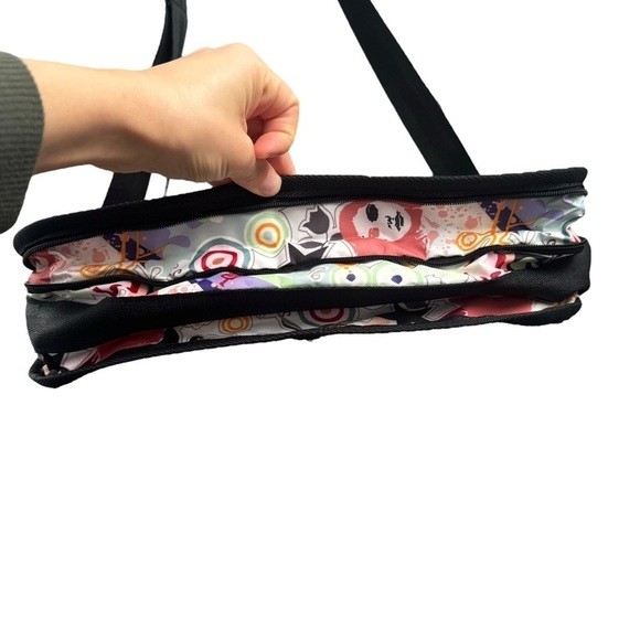 LeSportsac Unique Print Messenger Crossbody bag with small pouch New! - Picture 4 of 8